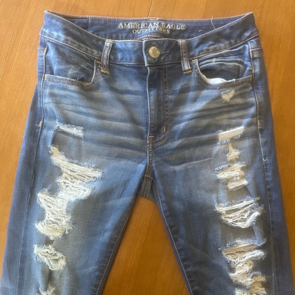 American Eagle distressed jeggings